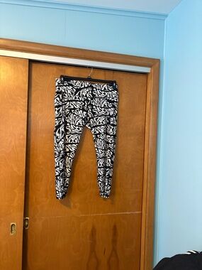Women’s Black & White Printed Leggings